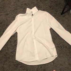 A dress shirt that is white